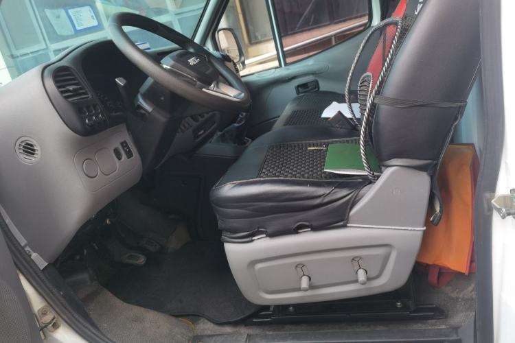 Used JMC Transit 2019 2.8T Commercial Version Short Wheelbase Mid-Roof 3-Seater China VI Standard JX493