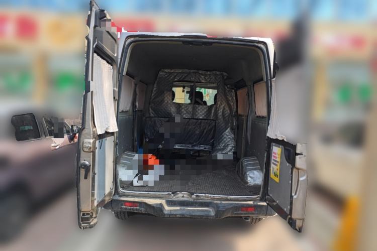 Used SAIC MAXUS Xintu V80 2017 2.5T AMT Aoyuntong National V Short Wheelbase Mid-Roof 5/6/10-Seater
