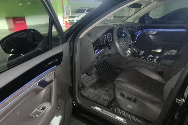 Used Volkswagen Touareg 2020 3.0 TSI Luxury Edition China VI Driver Seat