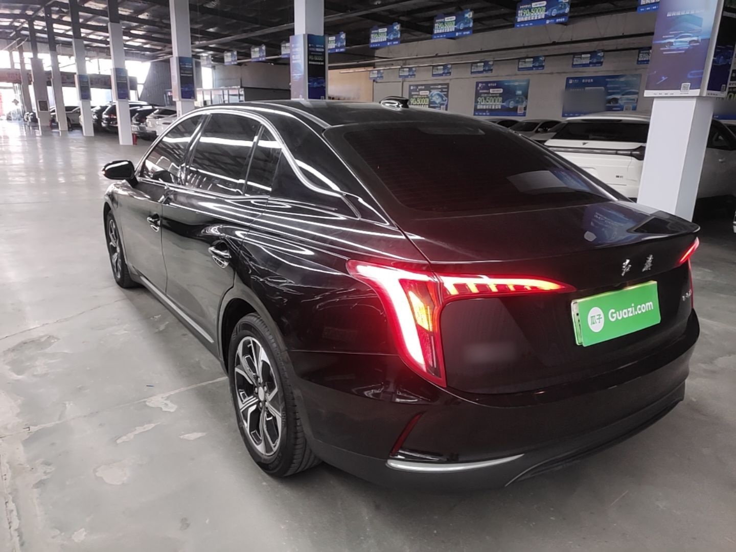 Hongqi E-QM5 2023 Revised Version Basic Travel Edition — снимка 4