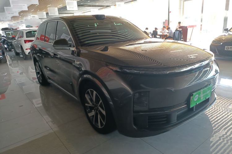 Used Li Auto L8 2023 Max model Front Right 45 Deg