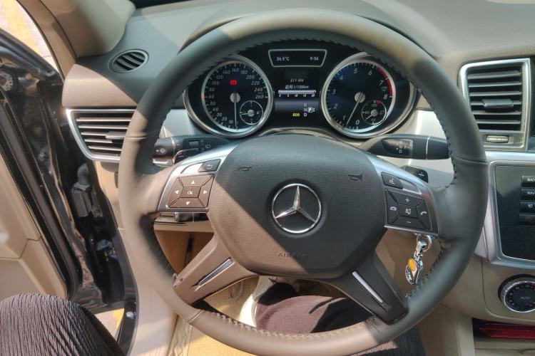 Used Mercedes-Benz M-Class 2015 ML 320 4MATIC Steering Wheel