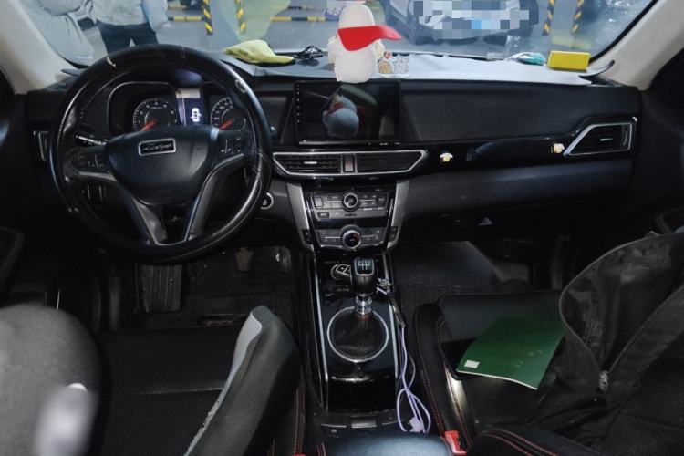 Used Zotye Domy X5 2015 1.5T Manual Supreme Model China IV Standard Center Console