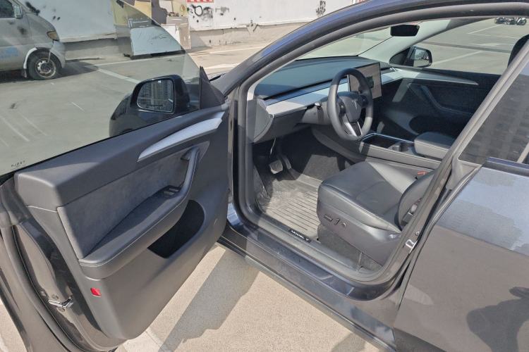 Used Tesla Model Y 2024 Rear-Wheel-Drive Version
