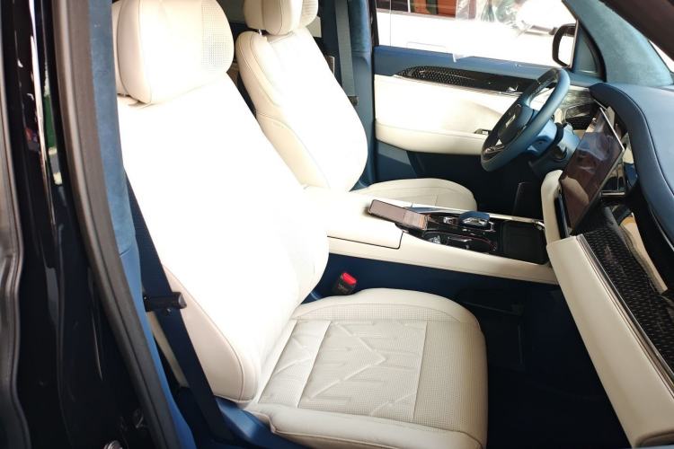 Used Zeekr 009 2024 7-Seater Walk-Through Version Four-Wheel Drive 108 kWh Right Front Seat