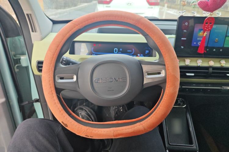 Used Geely Galaxy Panda 2023 Panda Mini 120km Super Cute Bear Steering Wheel