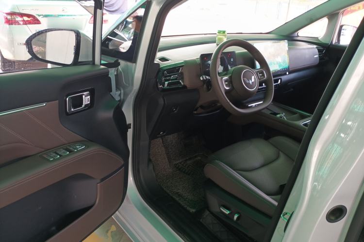 Used Wuling Wuling Starlight 730 2025 Model Plug-in Hybrid 125km Luxury Edition