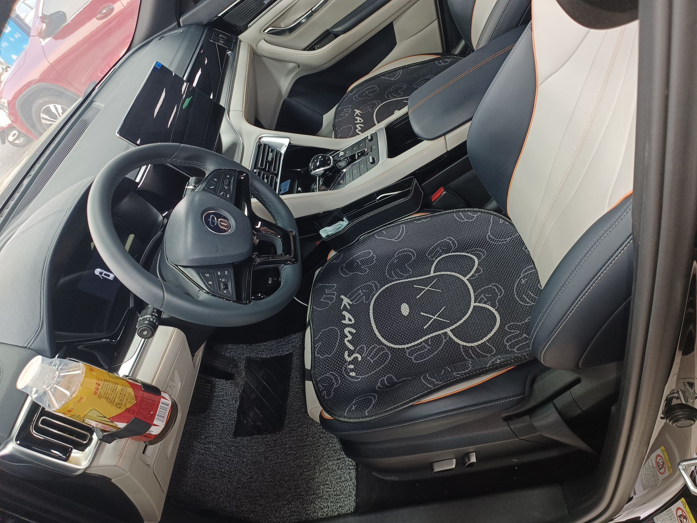 Переднее сиденье в автомобиле