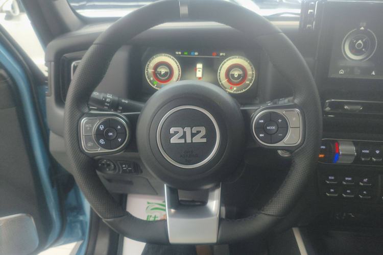 Used 212 T01 2025 2.0T Changfeng