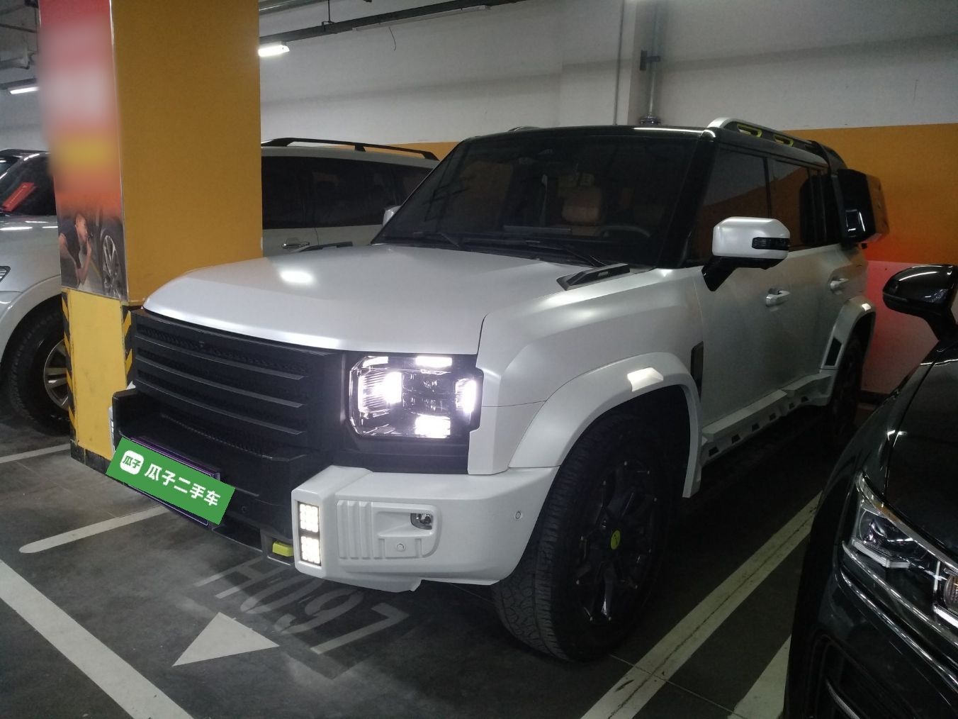 تحت مقدمة السيارة