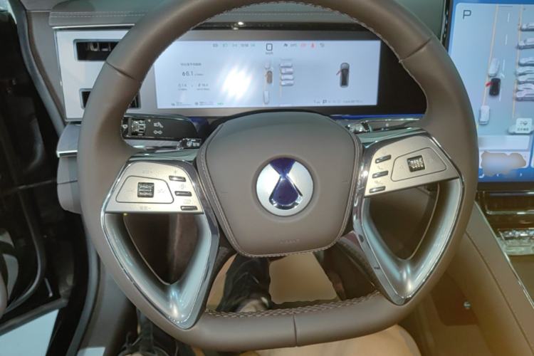 Used Denza Z9 2024 1100 km Four-Wheel Drive Pro Version
