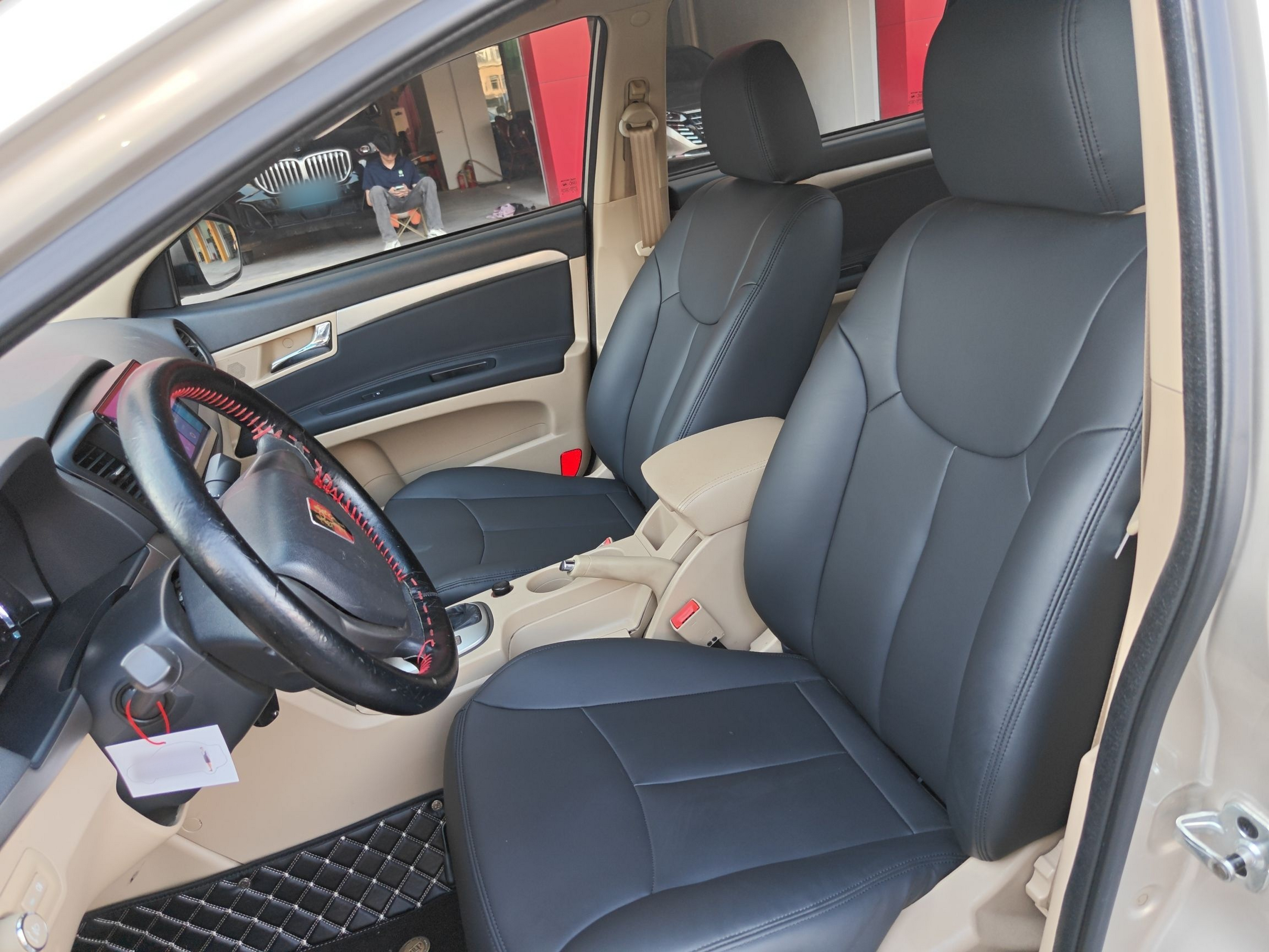 Переднее сиденье в автомобиле