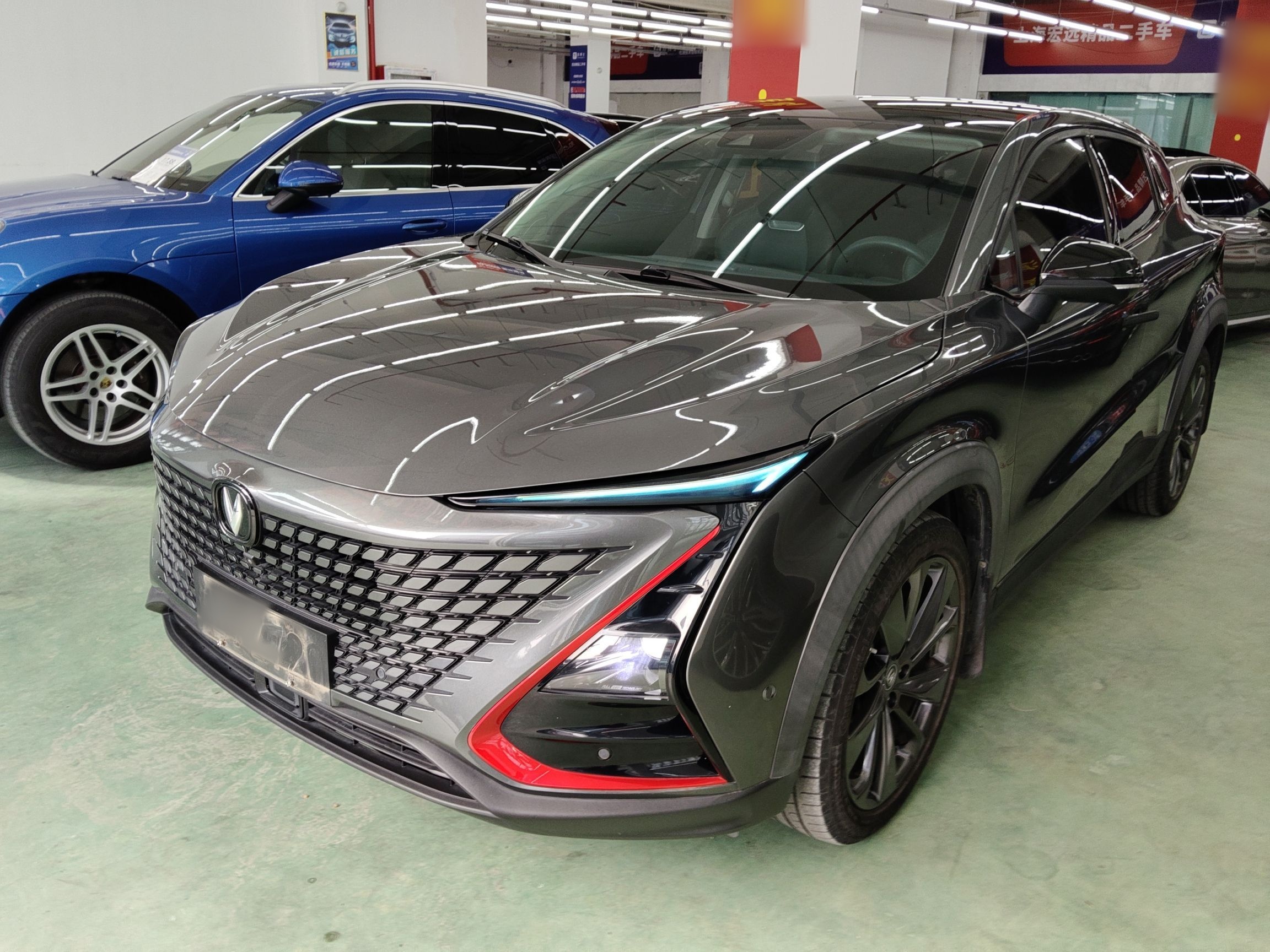 Под передней частью автомобиля