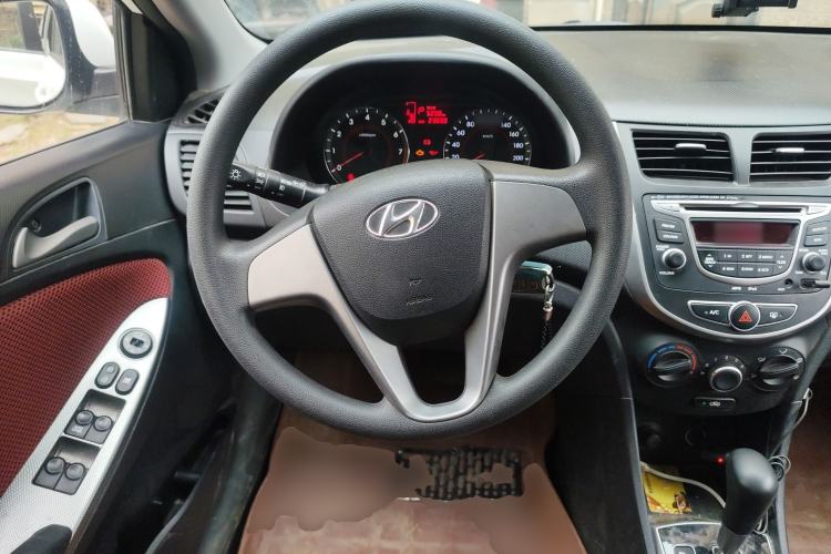Used Hyundai Verna Ray 2014 1.4L Automatic GLX