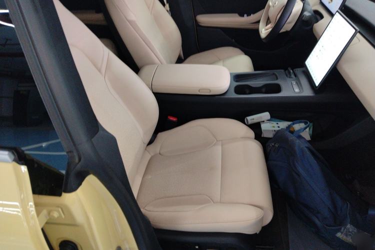 Used Nio ET5 2022 75 kWh Right Front Seat