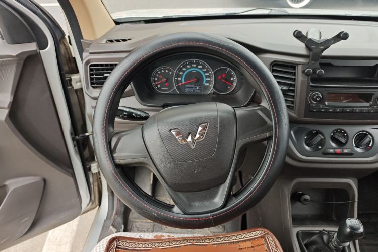 Used Wuling Hongguang V 2019 1.5L Enjoyment Version China VI LAR