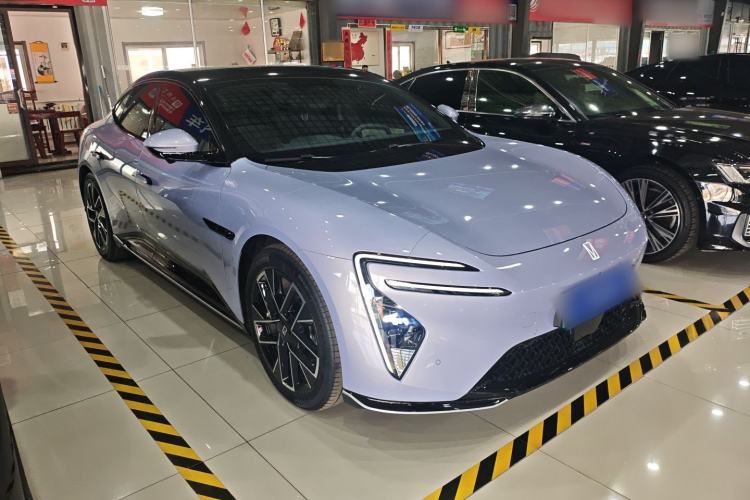 Used Avatr 06 2025 Pro Range-Extended Edition Front Right 45 Deg