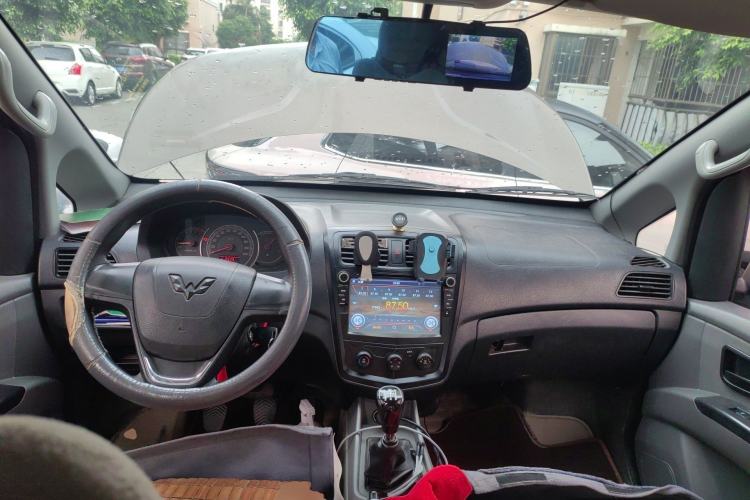 Used Wuling Zhengcheng 2015 1.8L Comfort Model LJ479QE2
