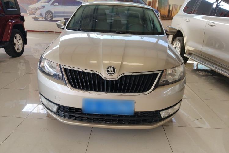 Used Skoda Rapid 2015 1.6L Automatic Smart Selection Model
