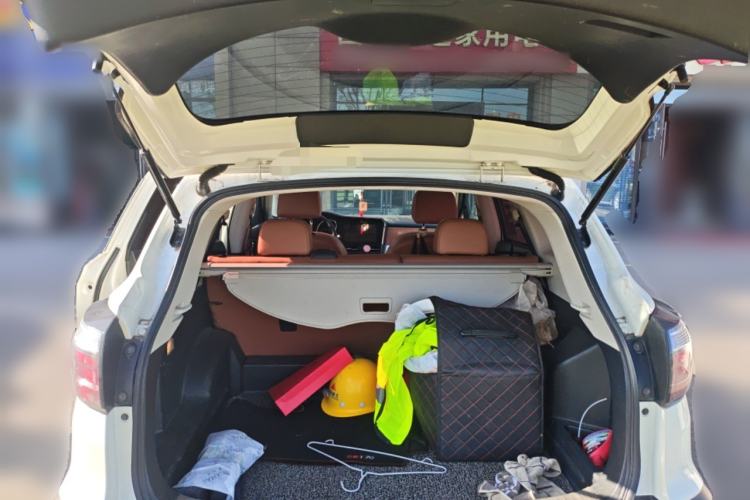 Used Venucia T70 2018 2.0L CVT Smart Enjoyment Sport Edition Trunk