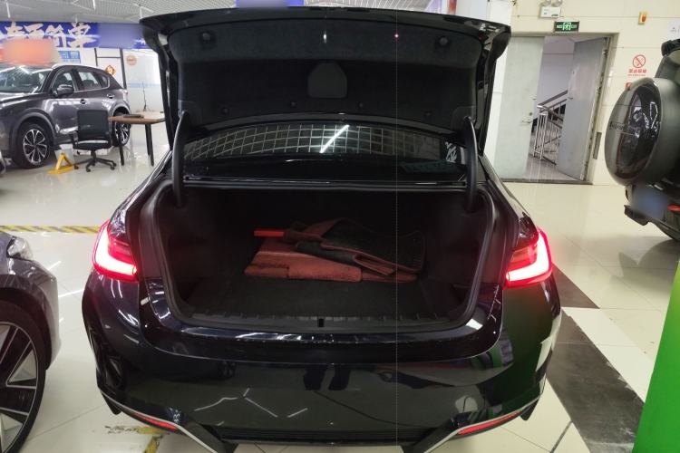 Used BMW i3 2022 eDrive 35 L Trunk