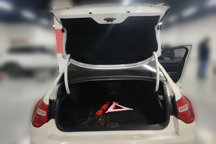 Used Citroen C5 2014 2.0L Automatic Luxury Edition Trunk