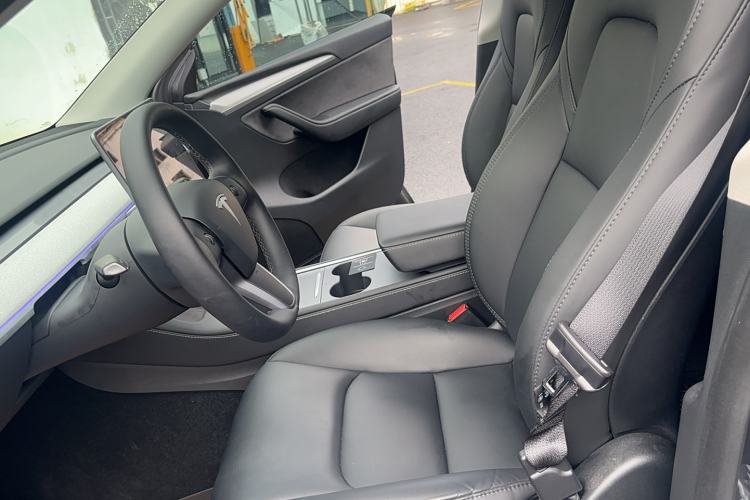 Used Tesla Model Y 2024 Long-Range All-Wheel-Drive Version
