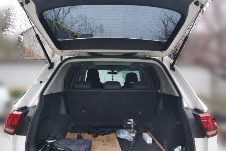 Used Volkswagen Tiguan L 2017 330TSI Automatic Two-Wheel Drive Luxury Edition Trunk