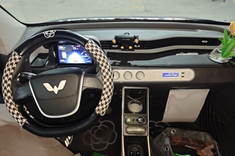 Used Wuling Hongguang MINIEV 2021 Macaron Premium Model – Lithium Iron Phosphate Center Console