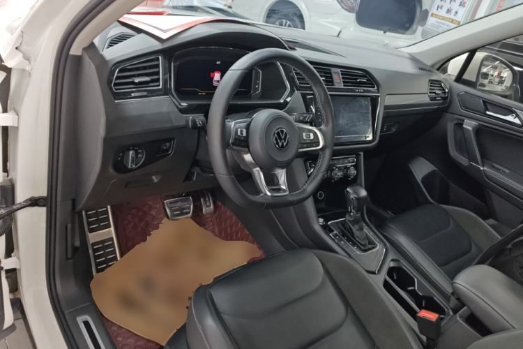 Used Volkswagen Tiguan L 2021 330TSI Automatic Two-Wheel Drive R-Line Enhanced Edition Center Console