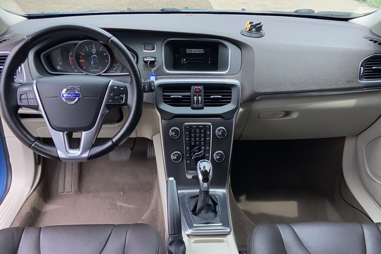 Used Volvo V40 2016 T3 Zhiyi Edition