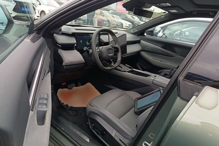 Used Lynk & Co 08 EM-P 2023 220km All-Wheel-Drive Performance Halo