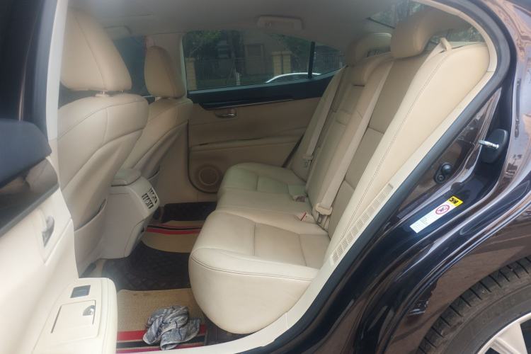 Used Lexus ES 2013 300h Elite Edition