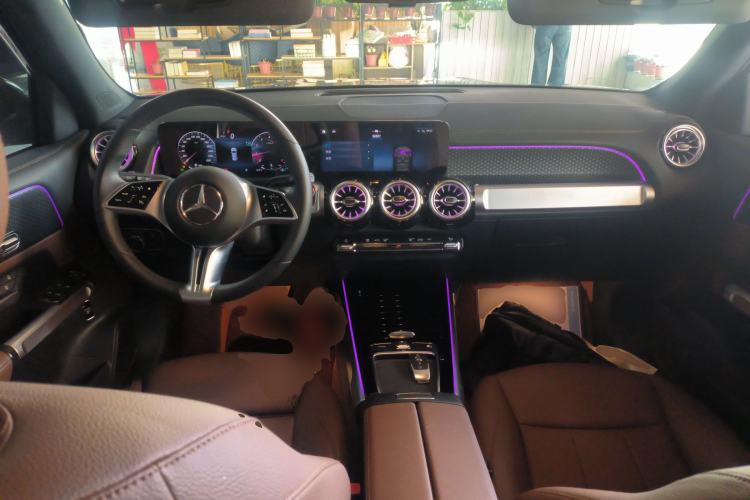 Used Mercedes-Benz GLB 2024 GLB 200 Dynamic Edition Center Console