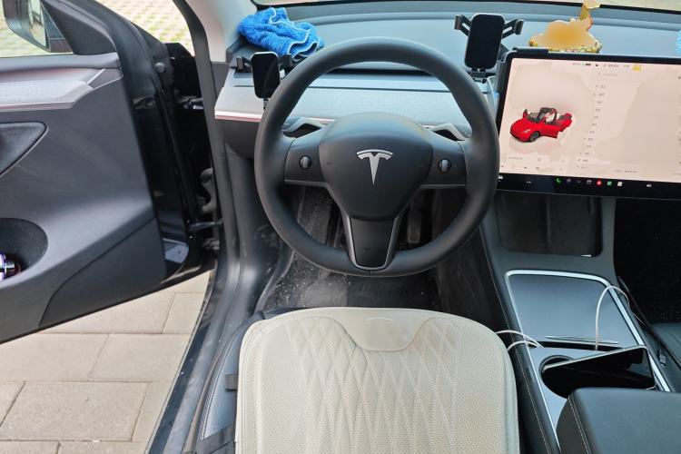 Used Tesla Model Y 2024 Long-Range All-Wheel-Drive Version