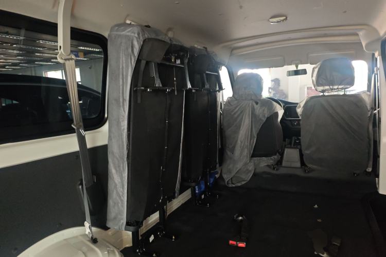 Used CHANGAN KAICHENG Ruixing EM80 2025 Wealth Edition Passenger Version Comfortable Model 6 Seats 300km Side-Hinged Doors Left Rear Seat