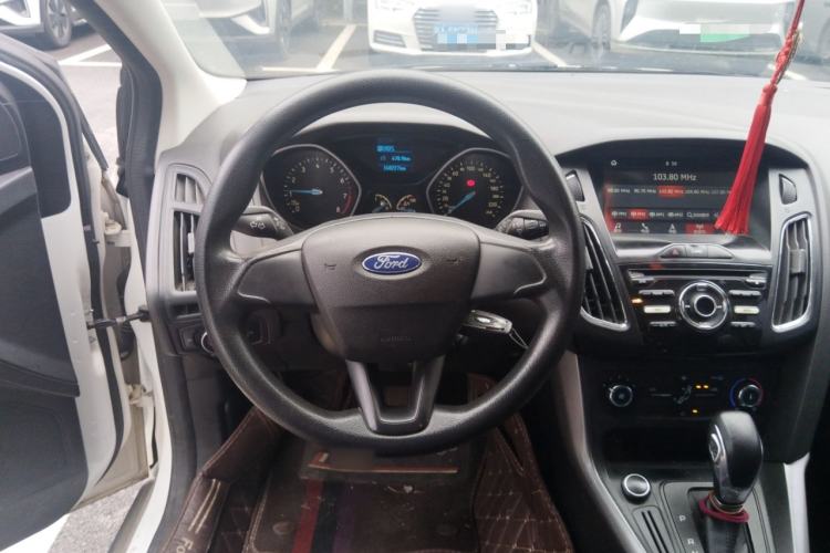 Used Ford Focus 2015 Hatchback 1.6L Automatic Comfort Model Steering Wheel