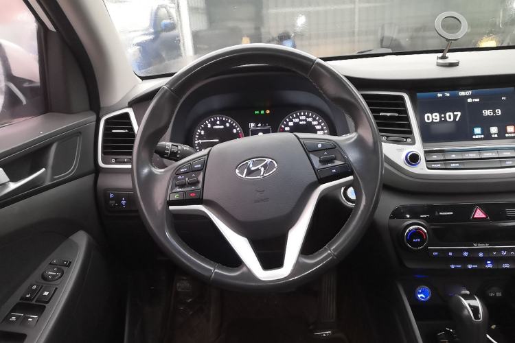 Used Hyundai Tucson 2018 1.6T Dual-Clutch Two-Wheel Drive 15th Anniversary Special Edition