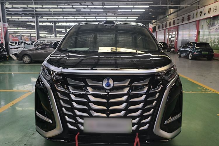 Used Denza D9 2025 DM-i Smart Drive 1020 Four-Wheel Drive Deluxe Model
