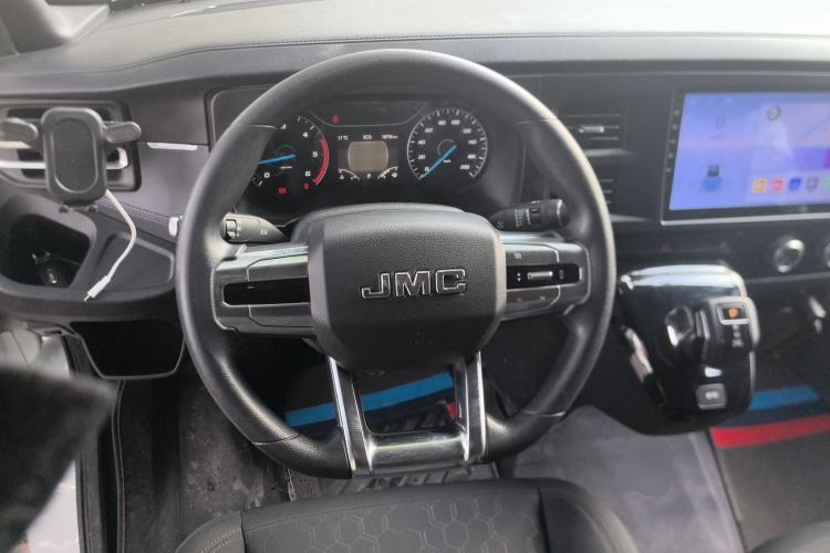 Used JMC Fushun 2023 2.0T Automatic Short-Wheelbase Mid-Top Commercial Multi-Purpose 6-Seater Passenger Vehicle Steering Wheel