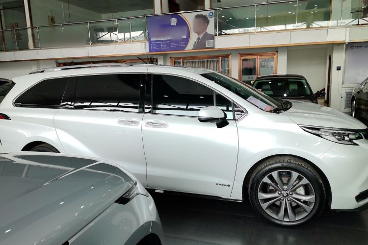 Used Toyota Sienna 2023 2.5L Hybrid Ultimate Edition