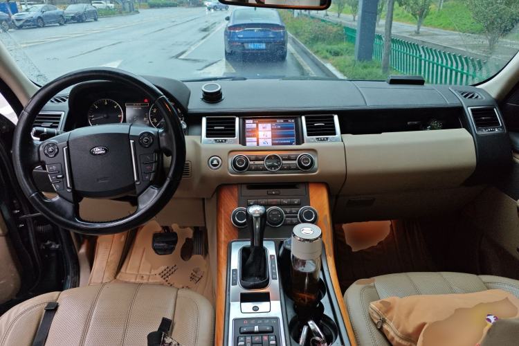 Used Land Rover Range Sport 2011 3.0 TDV6 Diesel Version Center Console