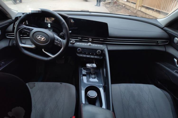 Used Hyundai Elantra 2023 1.5L CVT GLX Elite Edition Center Console