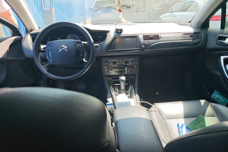 Used Citroen C5 2011 2.3L Automatic Zunyu Version Center Console