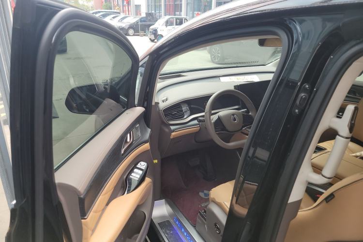 Used Denza D9 2022 DM-i 970 Four-Wheel Drive Flagship Model
