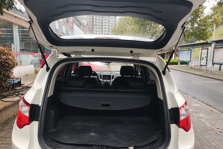 Used CHANGAN CS35 2015 1.6L Manual Luxury Model China IV Standard Trunk