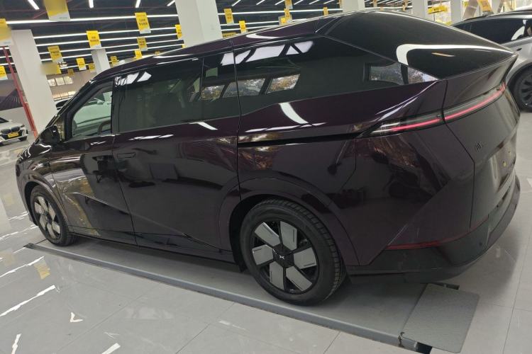 Used XPeng X9 2025 650 Long-Range Max
