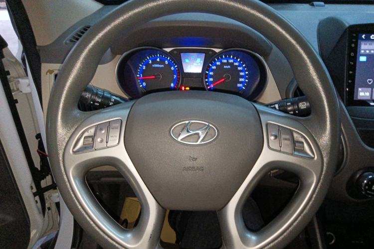 Used Hyundai ix35 2013 2.0L Automatic Two-Wheel Drive Comfort GL China V Standard Steering Wheel