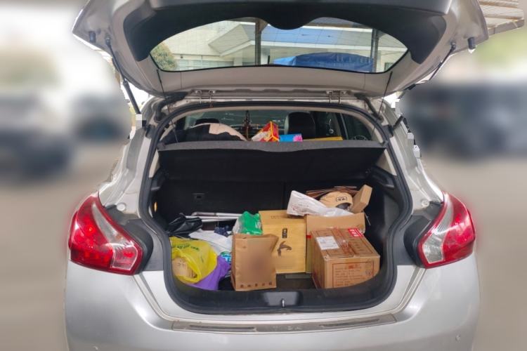 Used Nissan Tiida 2014 1.6L CVT Cool Cafe Edition
