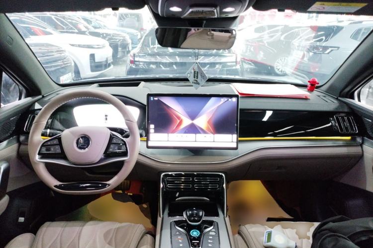 Used BYD Tang New Energy 2024 DM-i Glory Edition 112KM Flagship Model Center Console